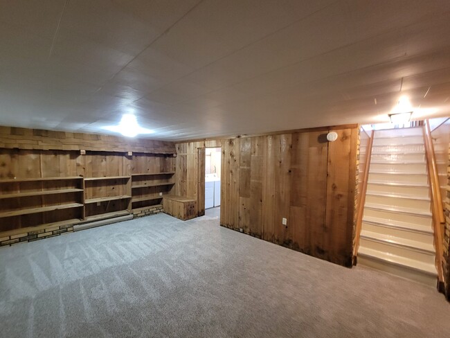 Building Photo - 2316 Royal Dr