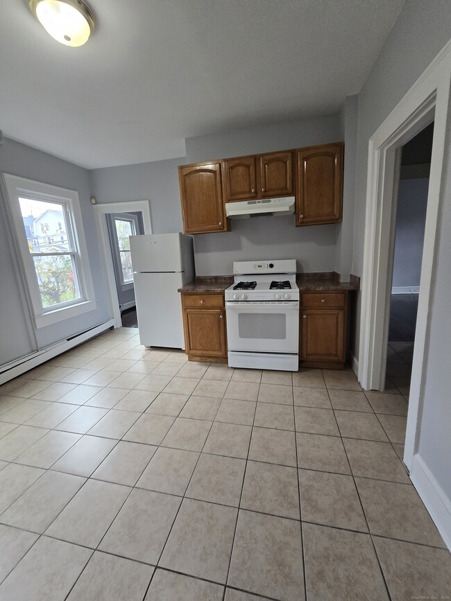 Building Photo - 190 Westland St