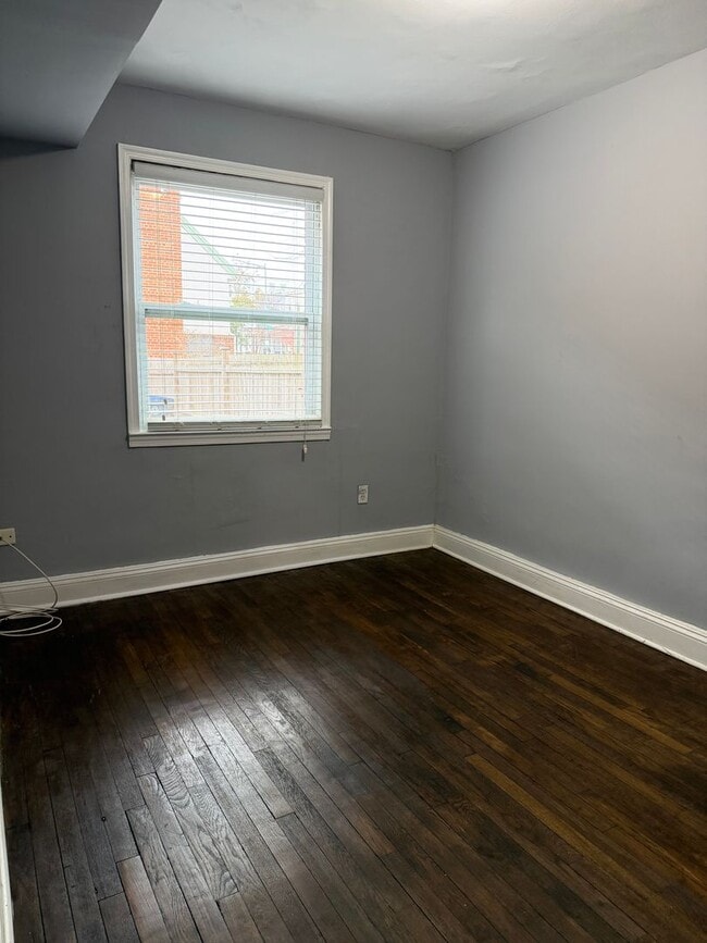 Building Photo - H St/Kingman Park - Renovated 1 bedroom