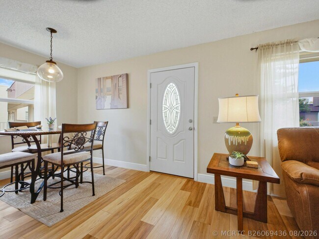 Building Photo - 755 Normandy Ln