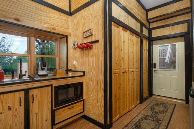 Building Photo - 141 Yellow Locust Dr