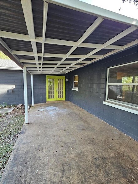 Building Photo - 4907 Barcelona St