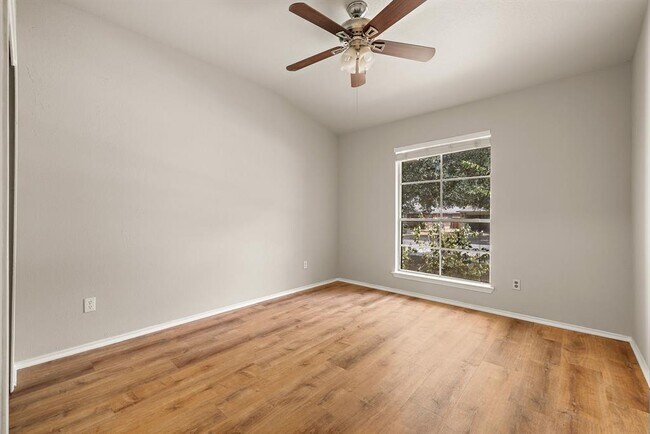 Building Photo - 2560 Vernell Way