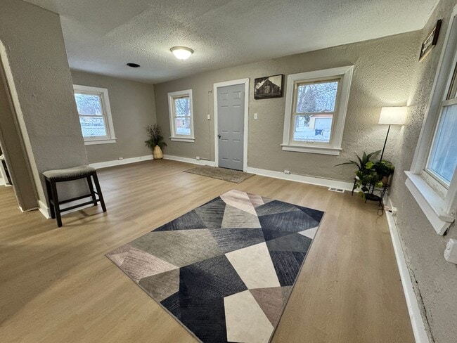 Building Photo - 1 bed, 1 bath home for rent in Waterloo