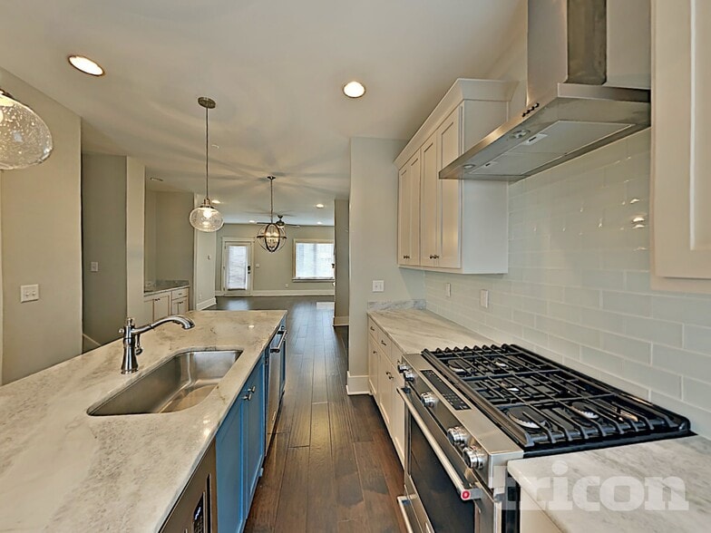 Building Photo - 1244 Hillwood Private Cove