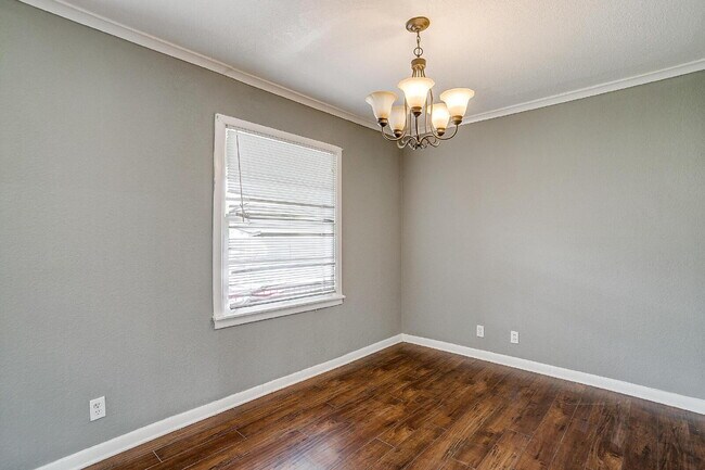 Building Photo - Updated 3-Bedroom Home in South Hills Neighborhood!