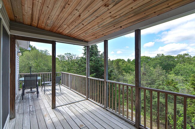 Building Photo - Winter Rental: Wingaerchic (Dog-friendly!)