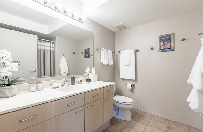 Building Photo - 1720 Maple Ave