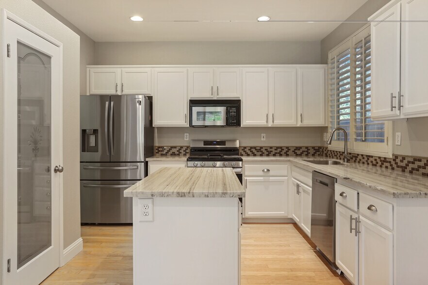 Building Photo - 6687 Brook Falls Cir