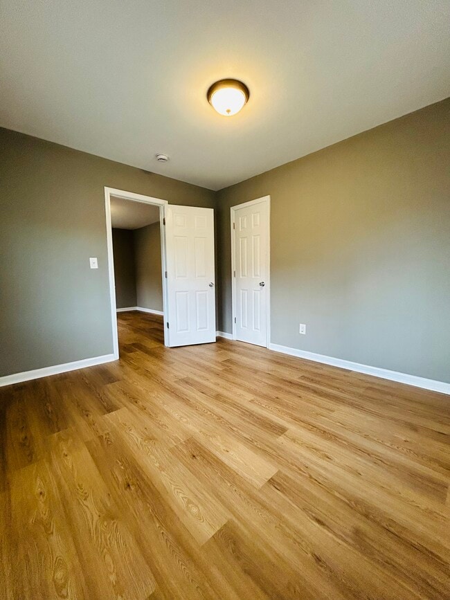Building Photo - 1308 Leonard Ave