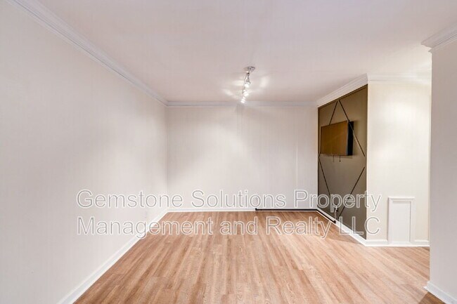 Building Photo - 201 Acklen Park Dr