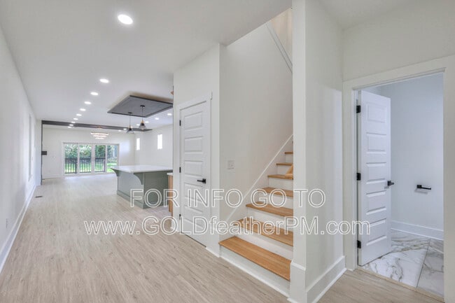 Building Photo - 402 E Trinity Ln