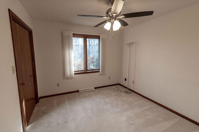 Building Photo - 401 Cedar Ln