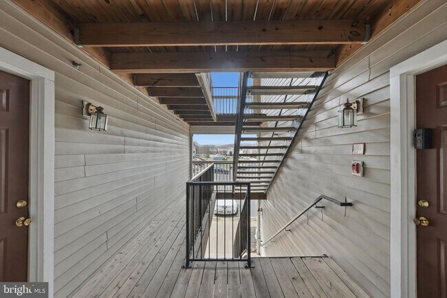 Building Photo - 8103 Lacy Dr