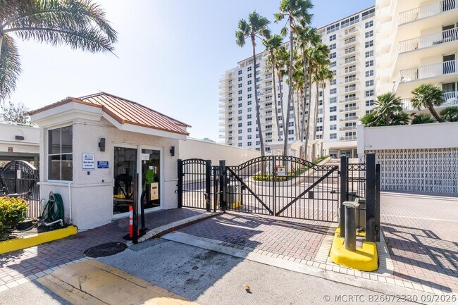 Building Photo - 1 Las Olas Cir