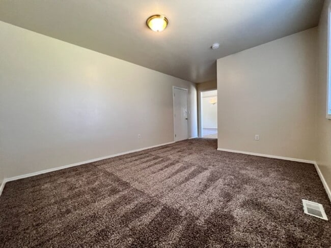 Building Photo - 8137 Waterfowl Ave