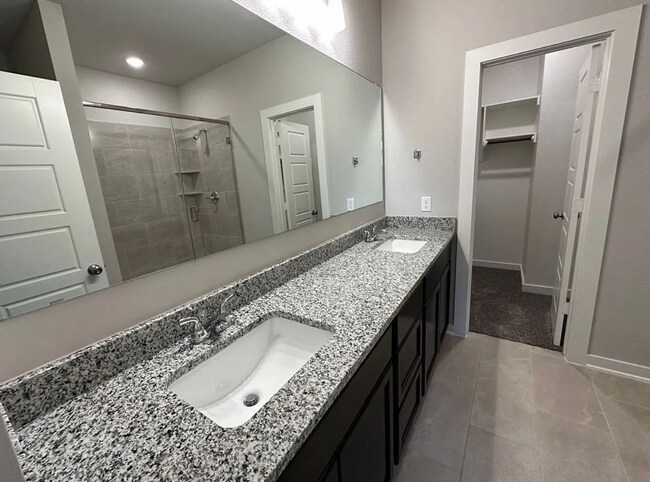 Building Photo - 4 bed 3 bath new build!