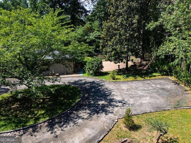 Building Photo - 2538 Parkside Dr NE