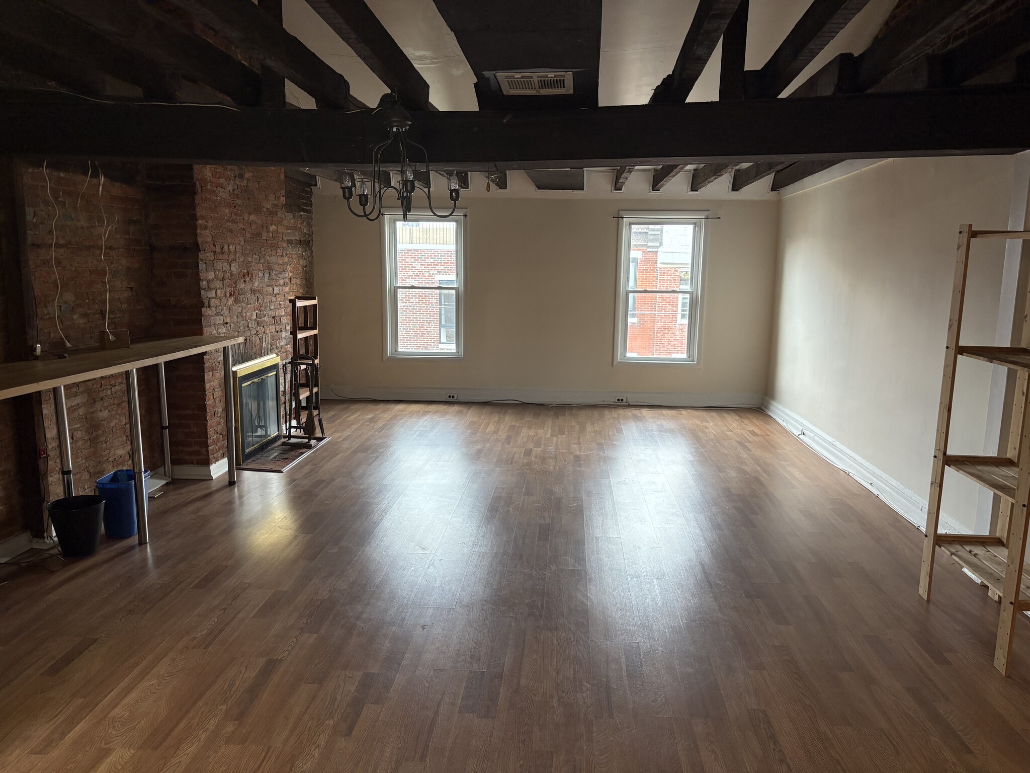 Building Photo - 631 Catharine St