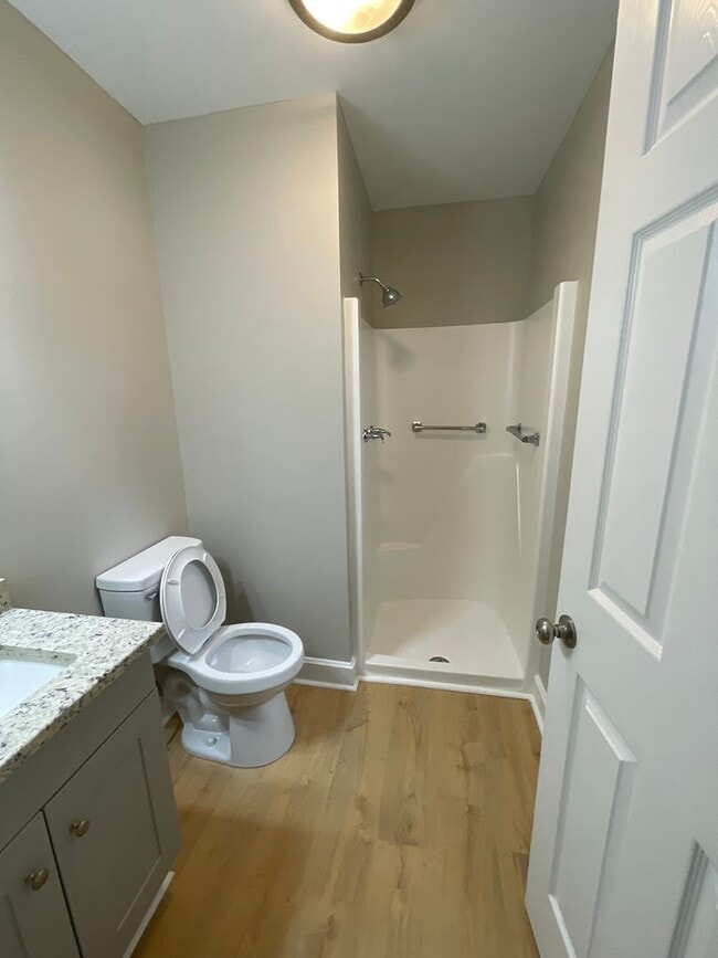 Building Photo - 606 Poe St SW