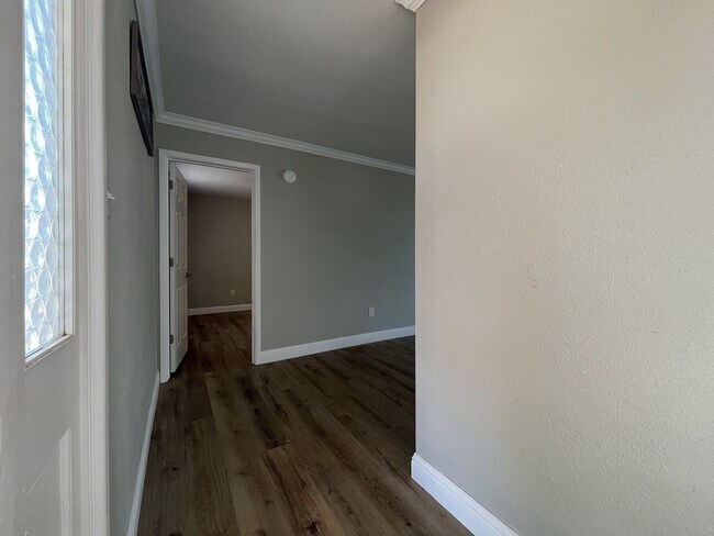 Building Photo - Modern Comfort Awaits: Your Dream 3-Bedroo...