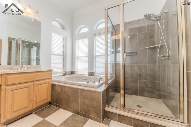 Building Photo - 4937 Silver Crest Dr