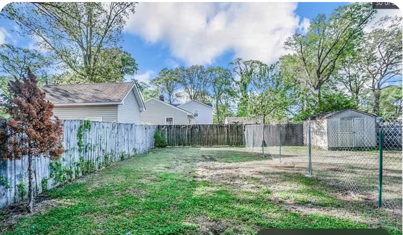 Building Photo - 1011 E Chester St