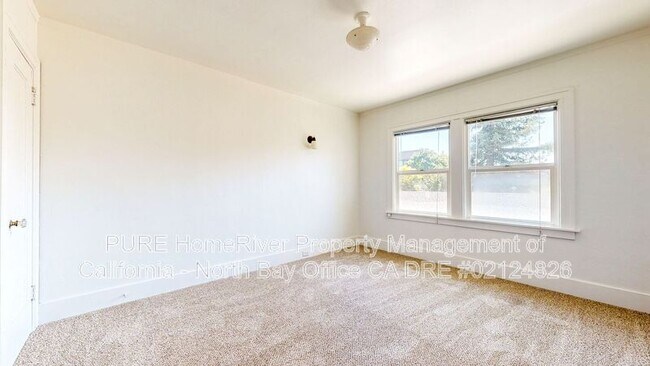 Building Photo - 537 Humboldt St