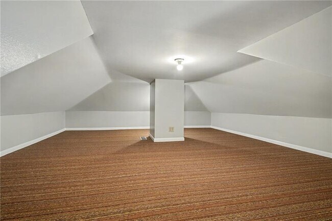 Building Photo - 841 E Lutton St