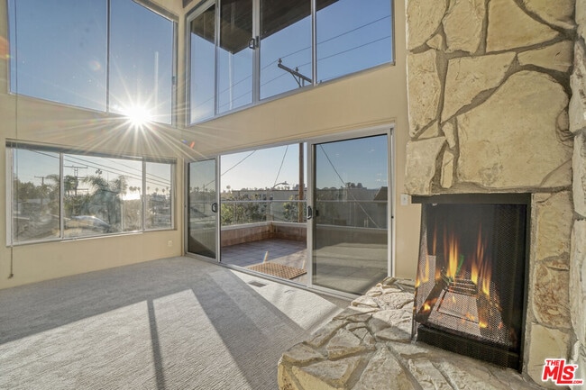 Building Photo - 364 Pershing Dr