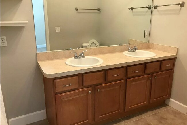 Master Bath1 - 237 SE 16th Ave