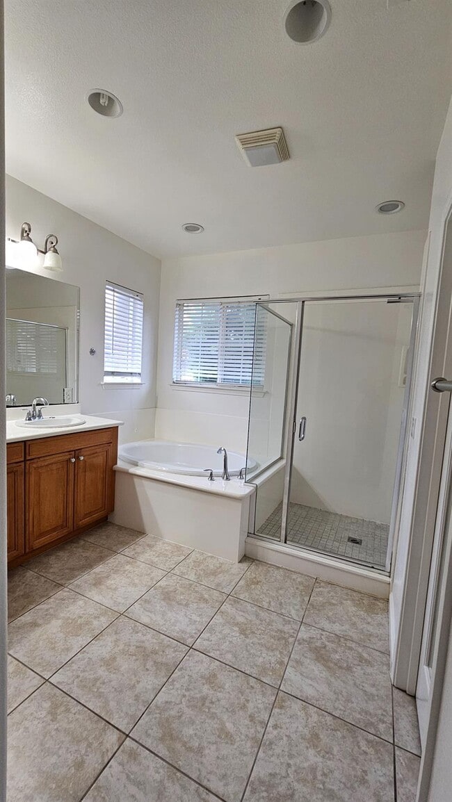 Building Photo - 480 N Orinda Ct