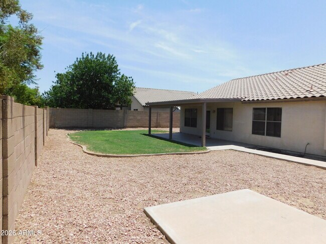Building Photo - 2430 E Fairview St