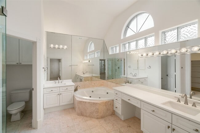 Building Photo - 4746 Post Oak Timber Dr