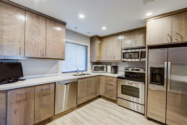 Building Photo - 668 S Ripple Creek Dr