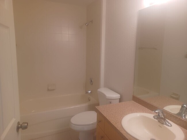 Building Photo - Freshly painted interior and BRAND NEW LVP...