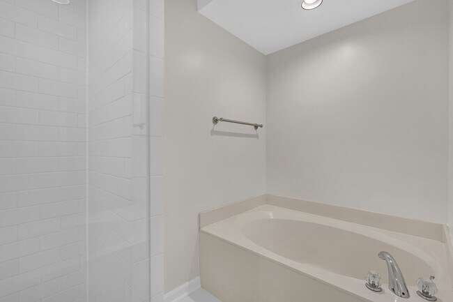Building Photo - Gated Community In The Heart of Buckhead.