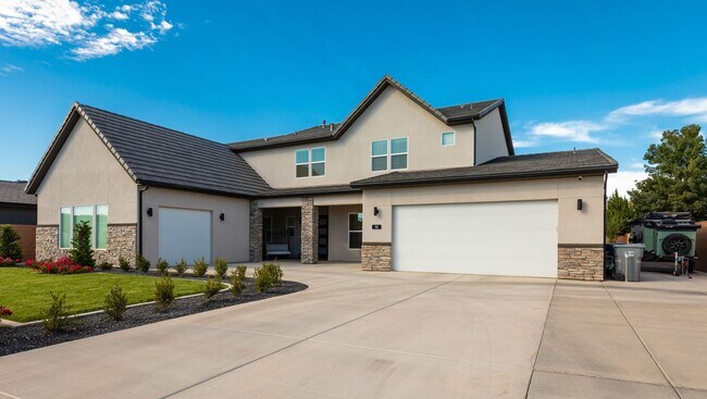 Building Photo - Washington Fields 4 bed | 3 1/2 bath | 3 c...