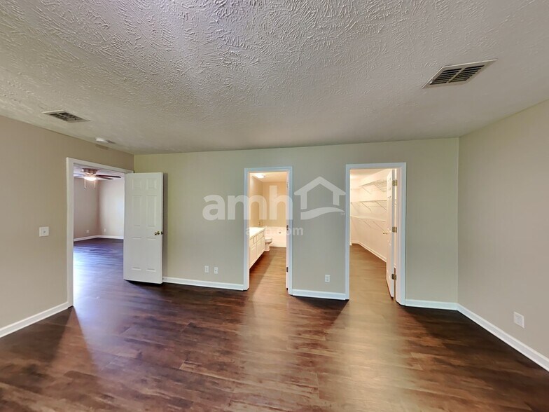 Building Photo - 1032 Lexington Farms Dr