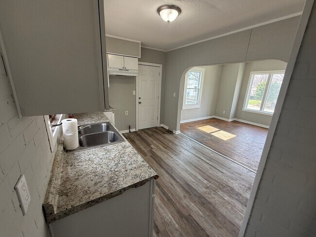 Building Photo - 3 BDRM HOUSE FOR RENT