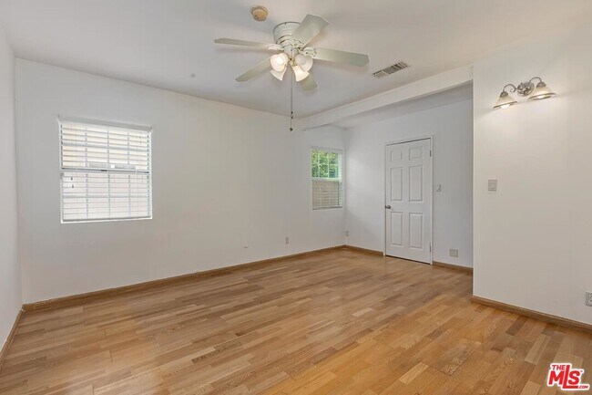 Building Photo - 5049 Hesperia Ave
