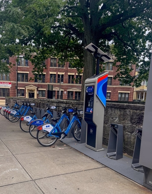 Building Photo - 35 Hollander St