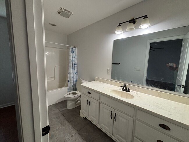 Building Photo - 155 Raspberry Dr