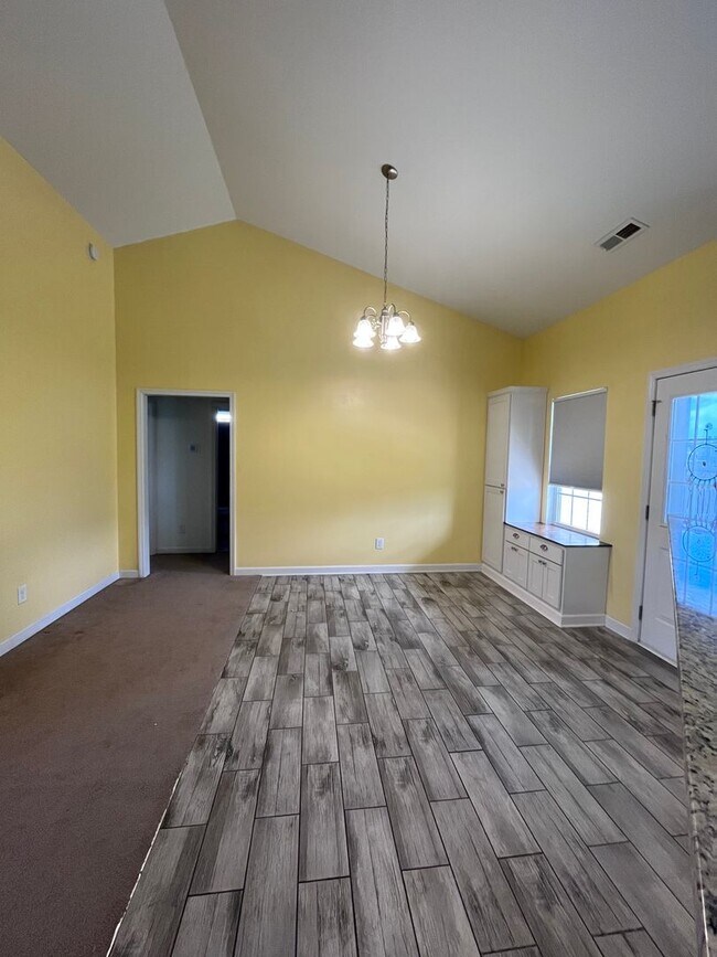 Building Photo - WoW on Wickford