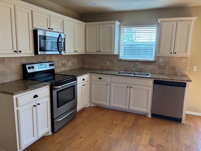 Building Photo - 3/2/2 in Preston Club off Highway 82!