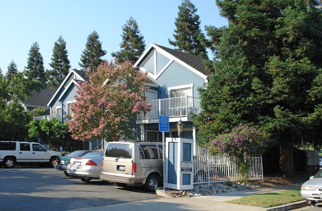 Primary Photo - Towne Center Apartments