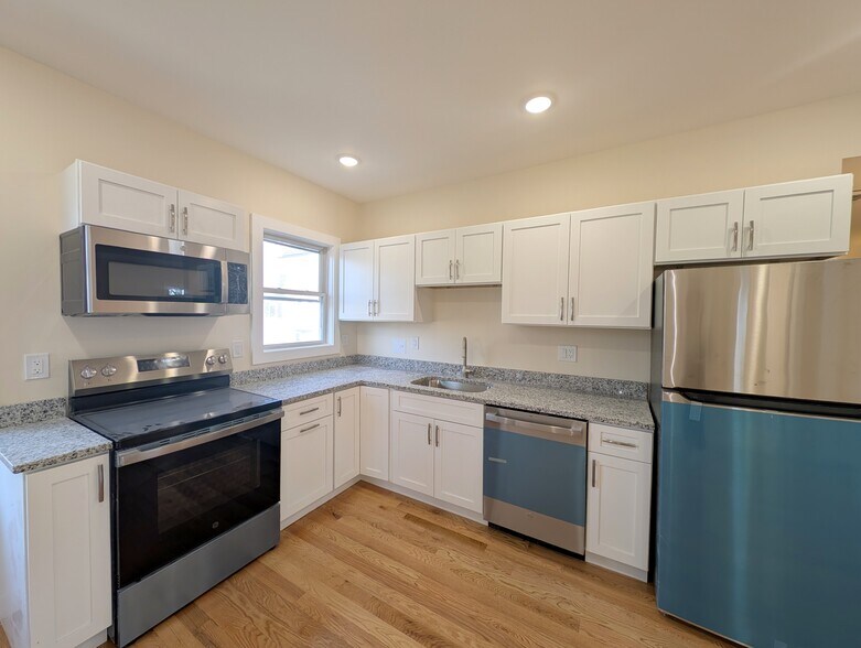 Building Photo - 5 Lowell Cir