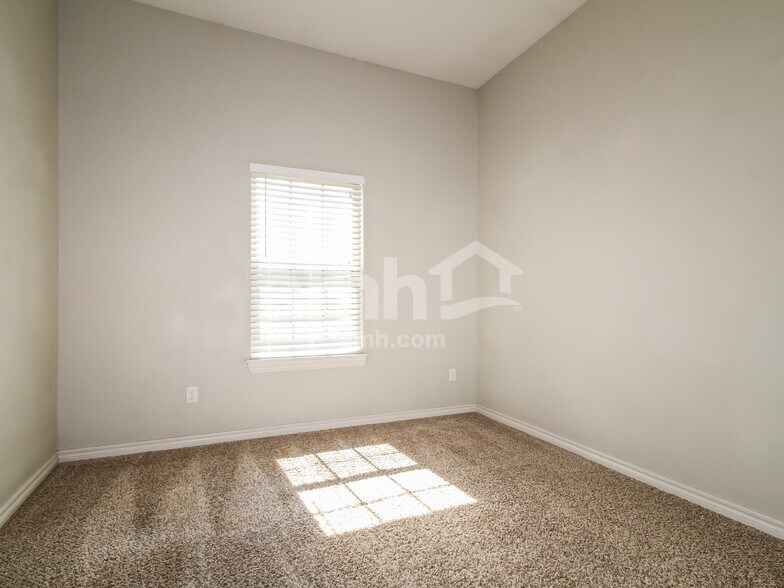 Building Photo - 14500 Sylena Way