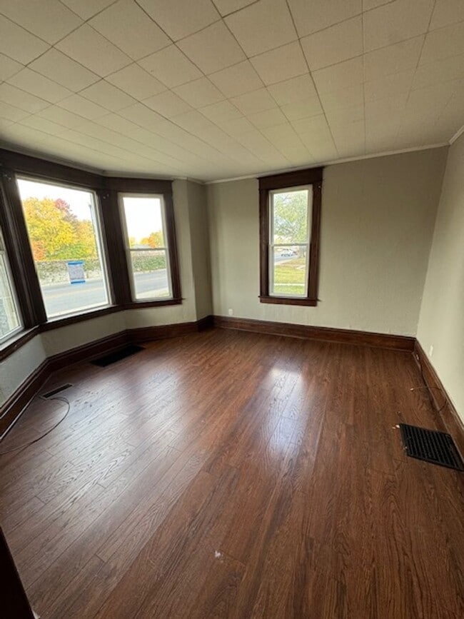 Building Photo - 1420 St Joseph Blvd