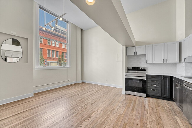 Building Photo - $1,550.00, 1 bed1 bath Updated Condo located in the heart of Denver